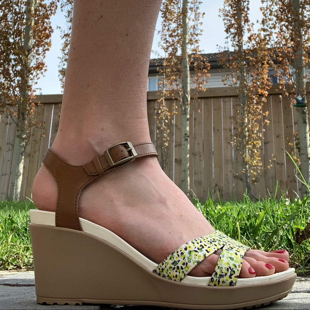 Croc’s Leigh II Ankle Strap Wedge Sandal